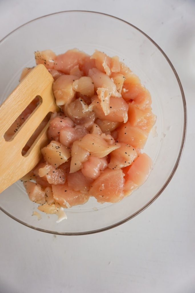 Cover the chicken with salt, pepper and avocado oil