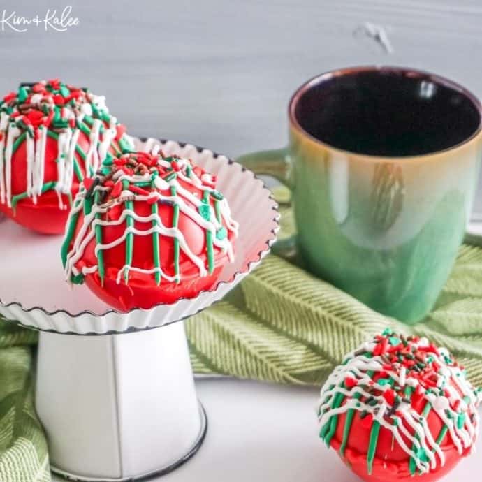 Christmas hot cocoa bombs