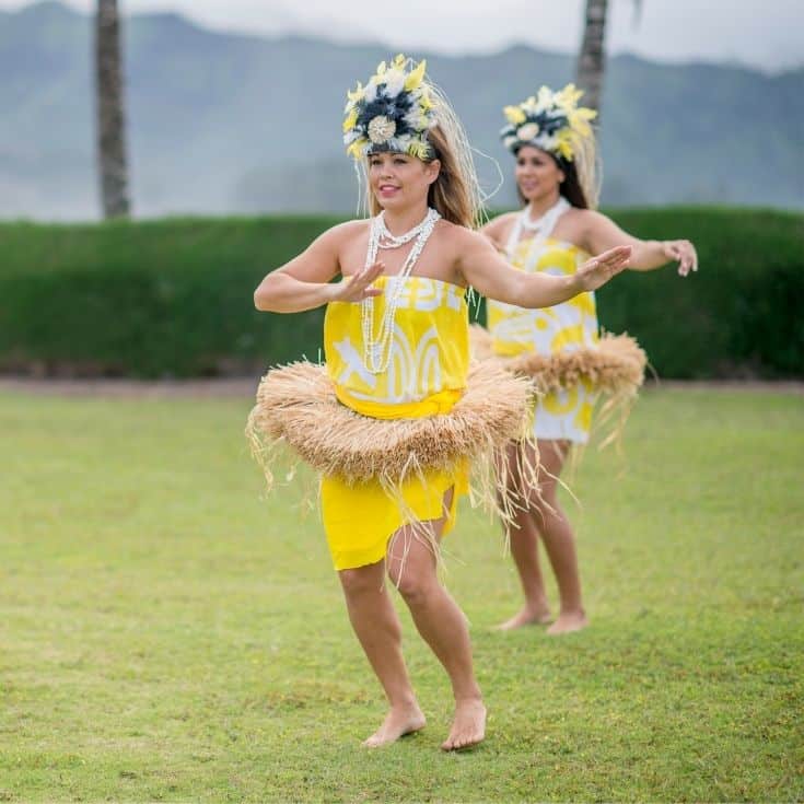 luau hula girls