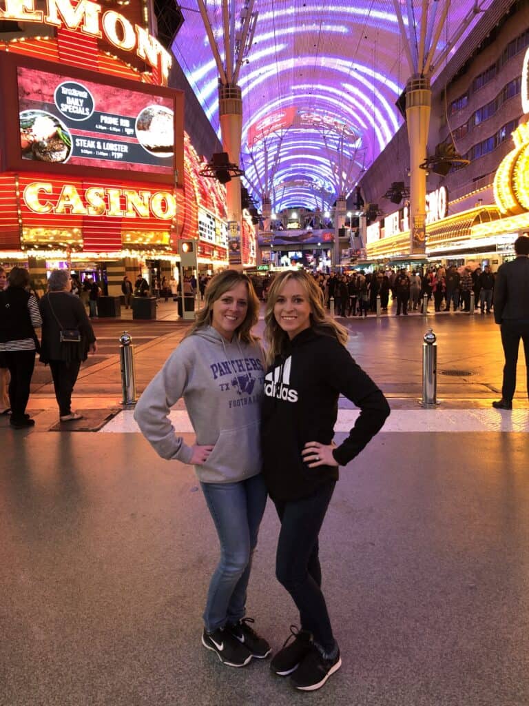 kim and kalee in las vegas on freemont street