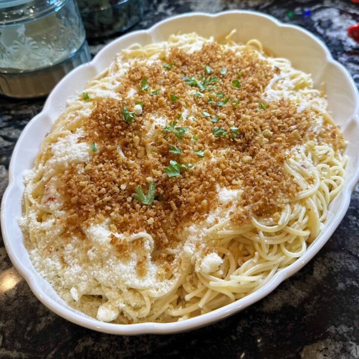 Sicilian Spaghetti Aglio Olio in a serving bowl